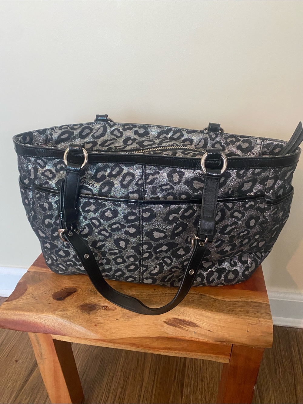 Coach Ocelot Metallic Gray Leopard Print Tote bag.F17675 - Picture 3 of 12